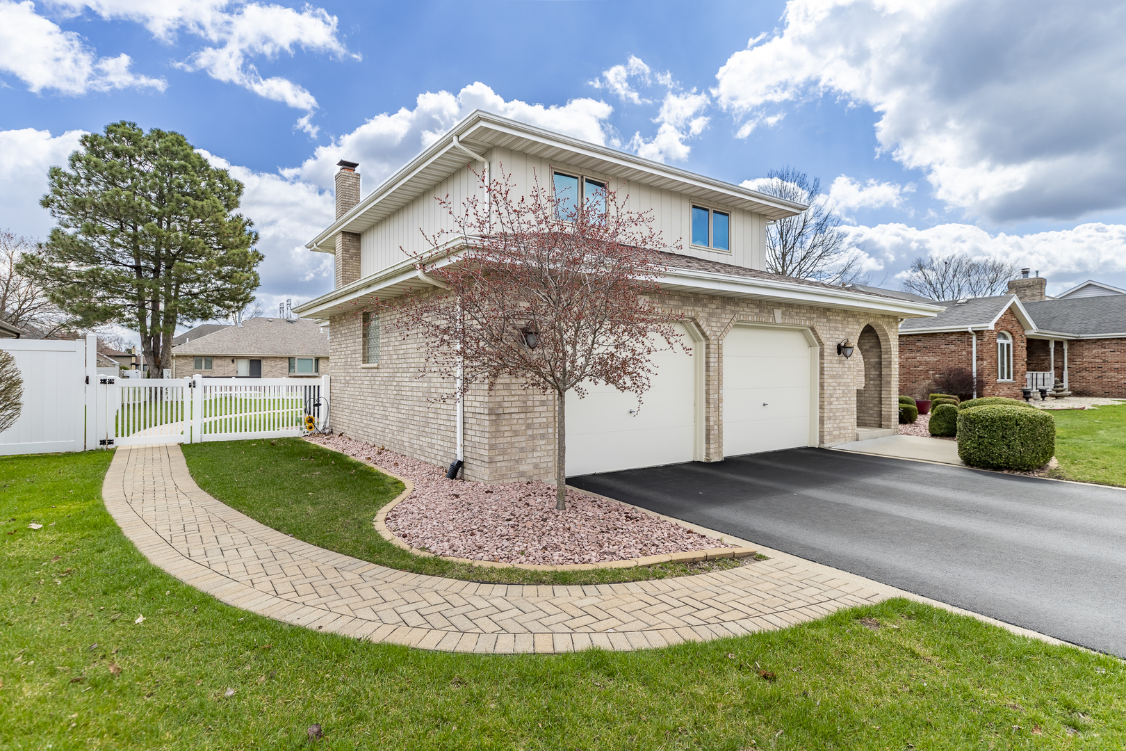 18319 Holland Road, Lansing, IL 60438