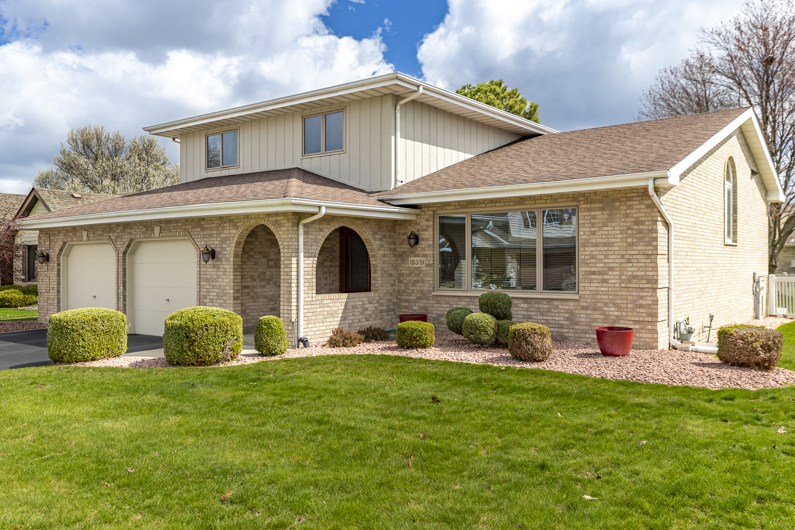 18319 Holland Road, Lansing, IL 60438