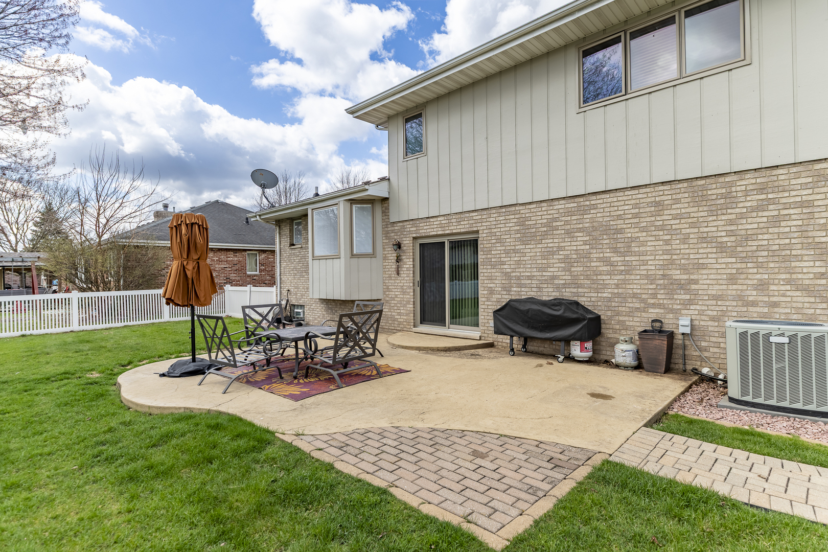 18319 Holland Road, Lansing, IL 60438