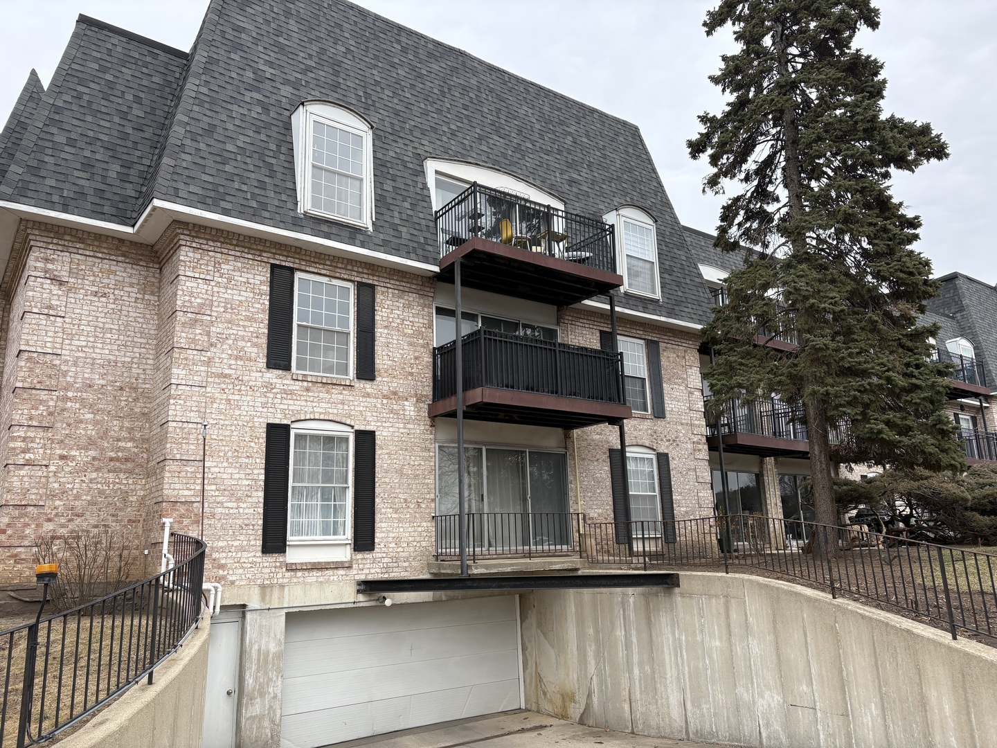 5000 Carriageway Drive #211, Rolling Meadows, IL 60008