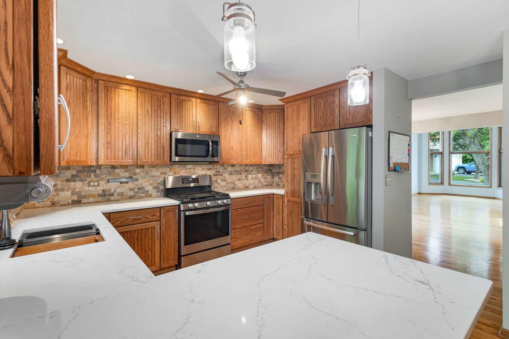 9045 ARCHER Avenue, Willow Springs, IL 60480