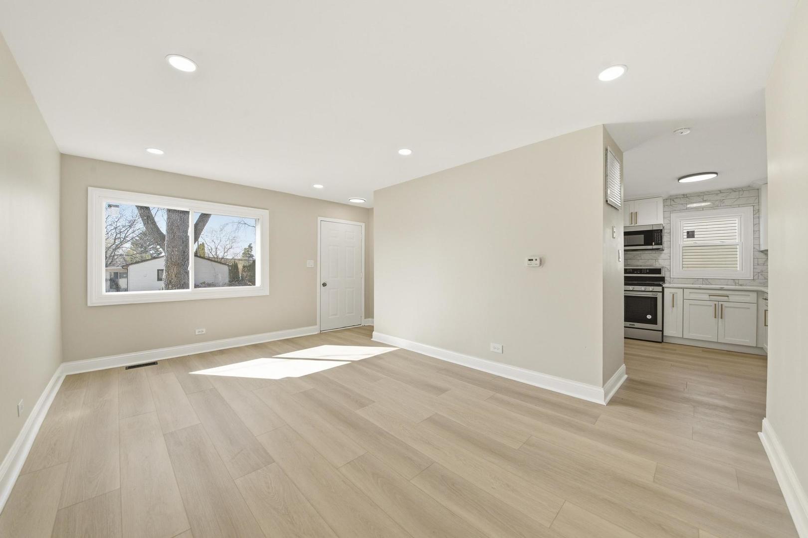 1543 Highland Avenue, Glendale Heights, IL 60139