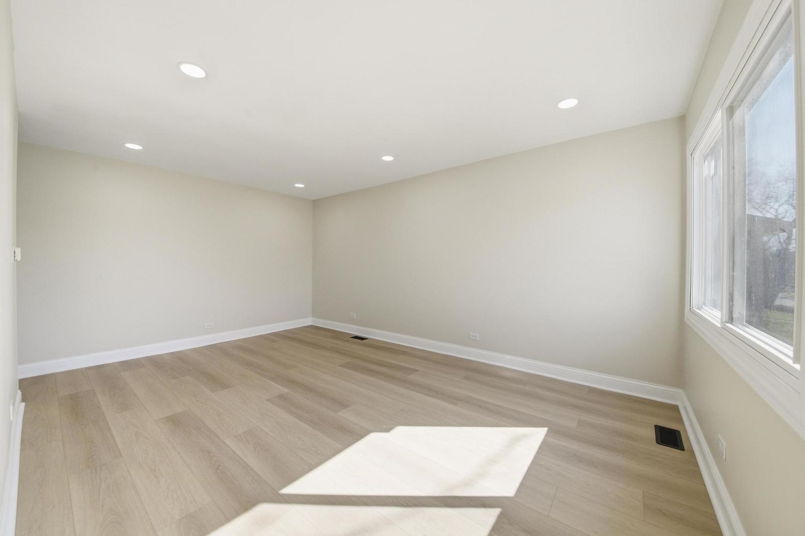 1543 Highland Avenue, Glendale Heights, IL 60139