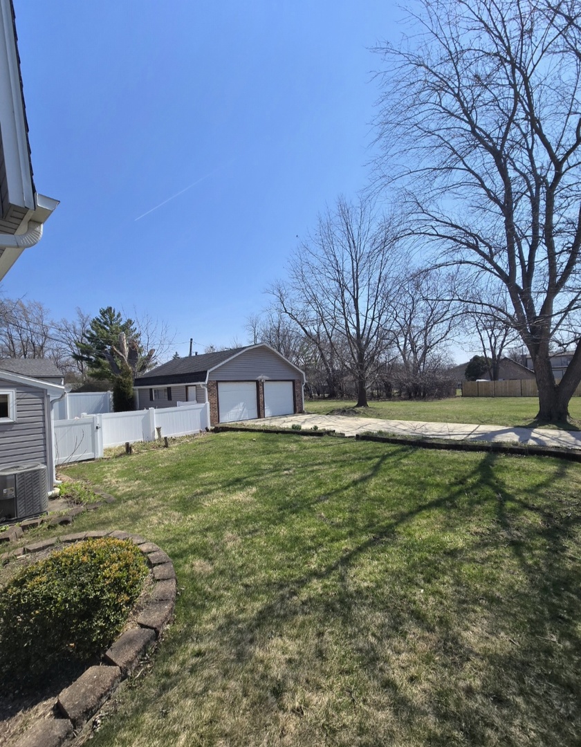 901 E Sunrise Road, Addison, IL 60101