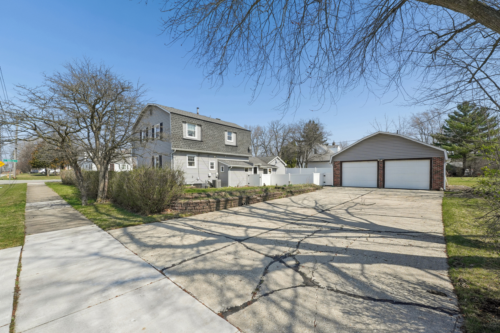 901 E Sunrise Road, Addison, IL 60101