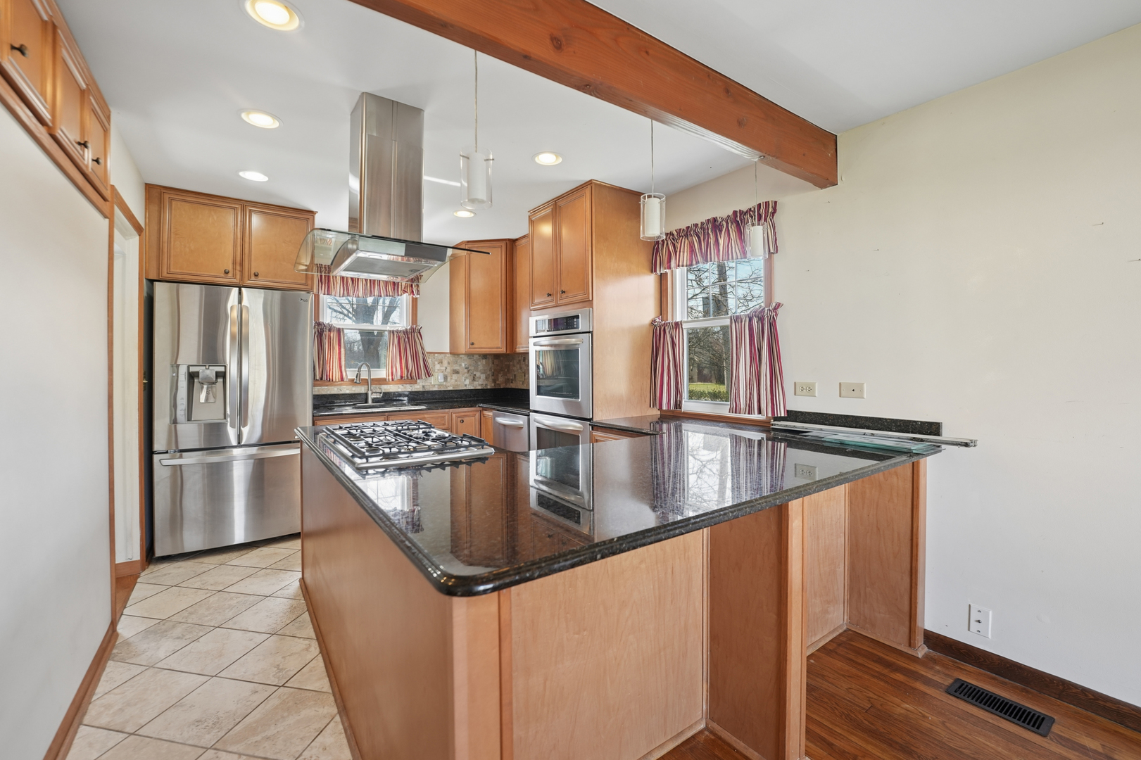 901 E Sunrise Road, Addison, IL 60101