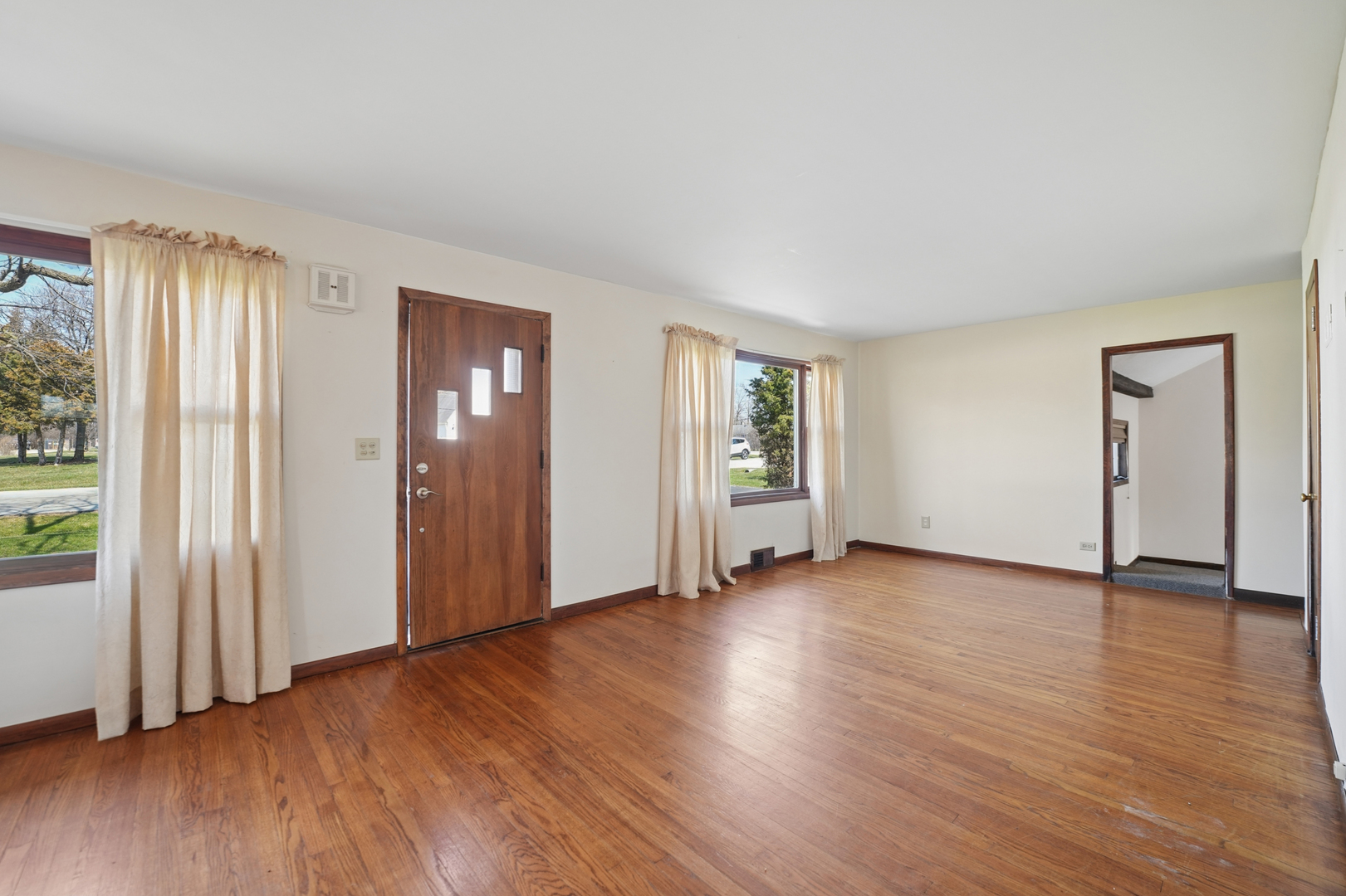 901 E Sunrise Road, Addison, IL 60101