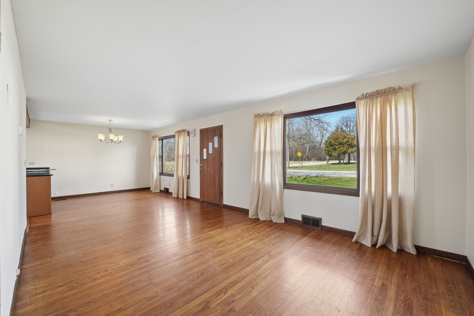 901 E Sunrise Road, Addison, IL 60101