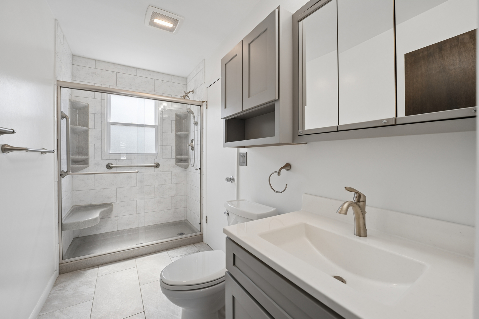 901 E Sunrise Road, Addison, IL 60101