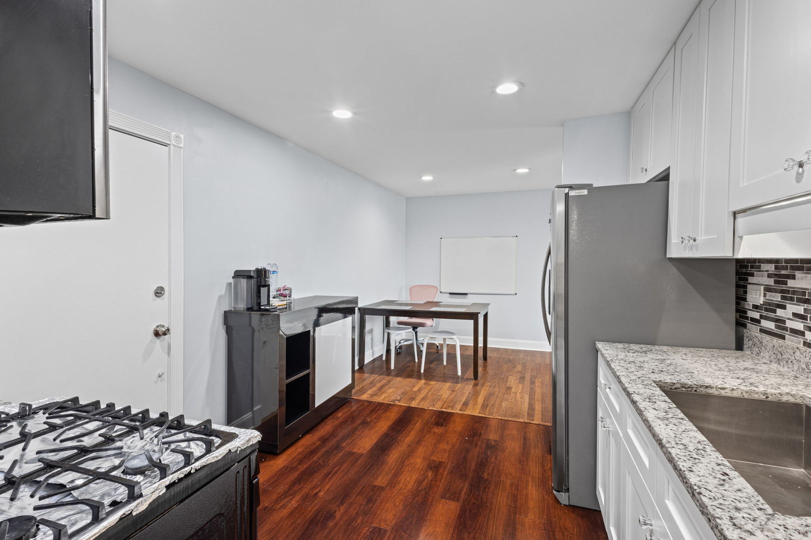 9460 Dee Road #2H, Des Plaines, IL 60016