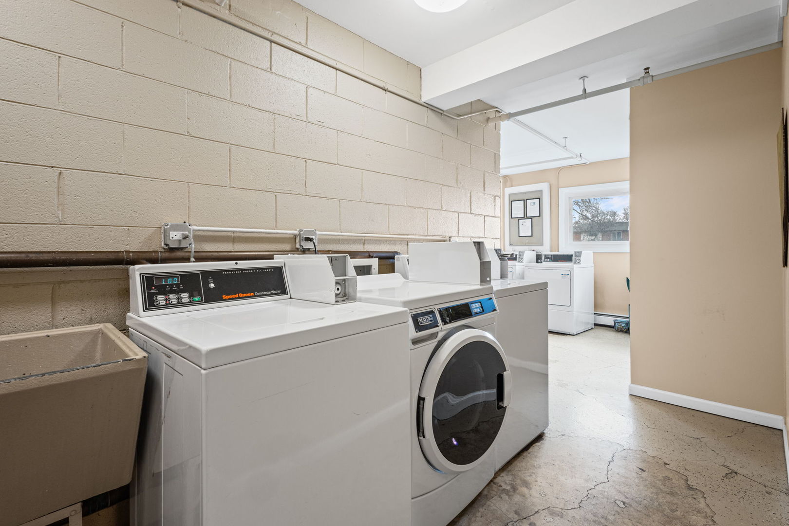 9460 Dee Road #2H, Des Plaines, IL 60016