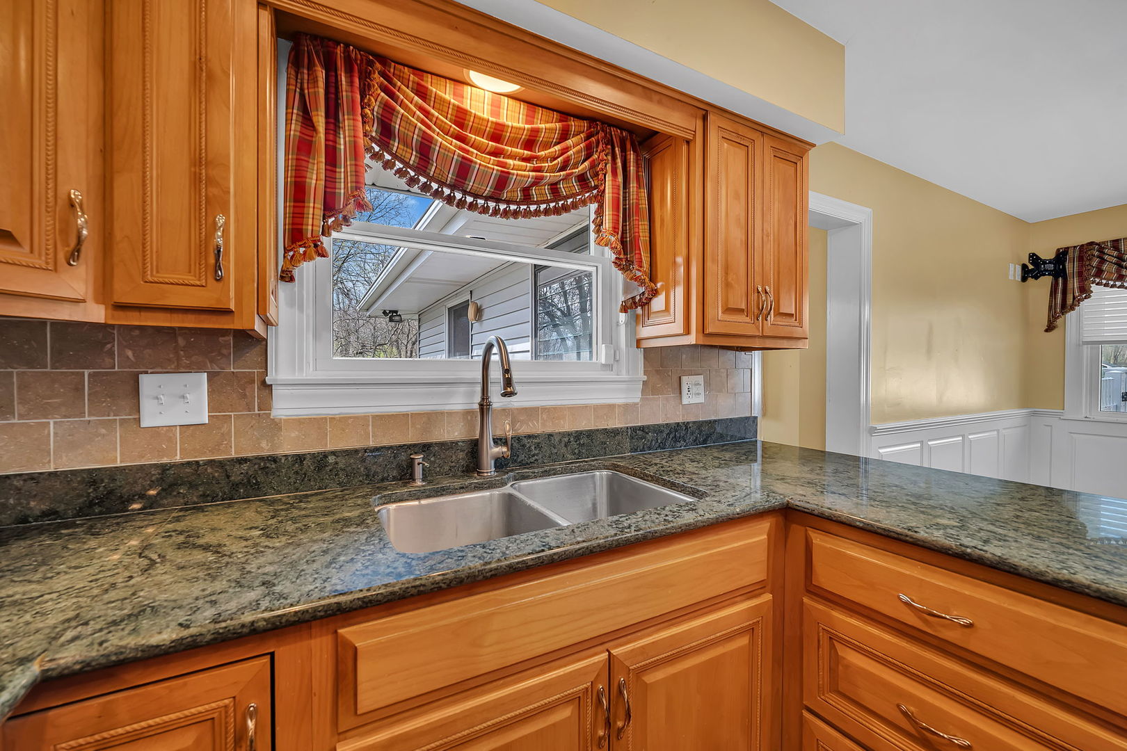 2434 Erskine Road, Joliet, IL 60433