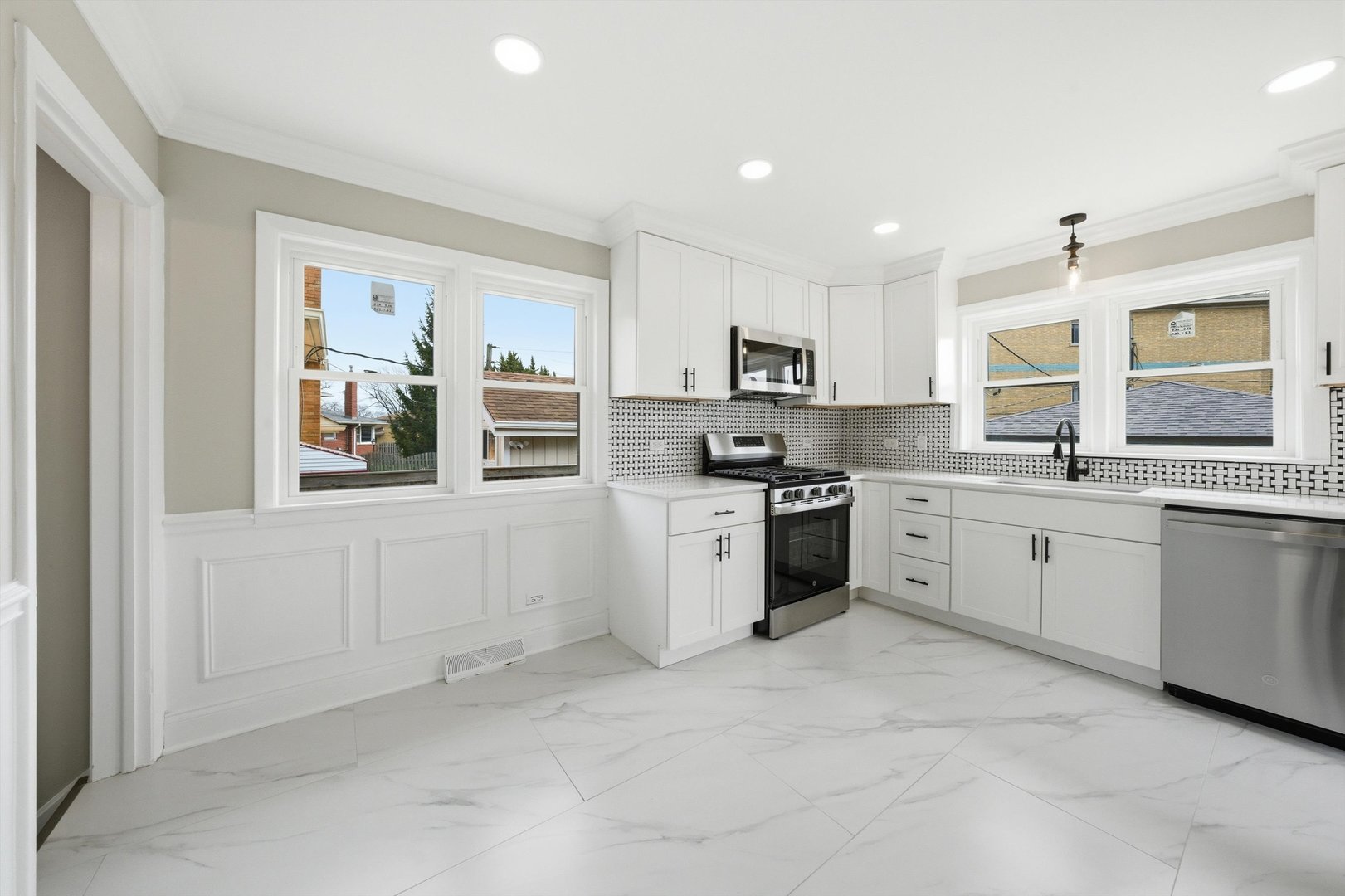 4728 W 99th Place, Oak Lawn, IL 60453