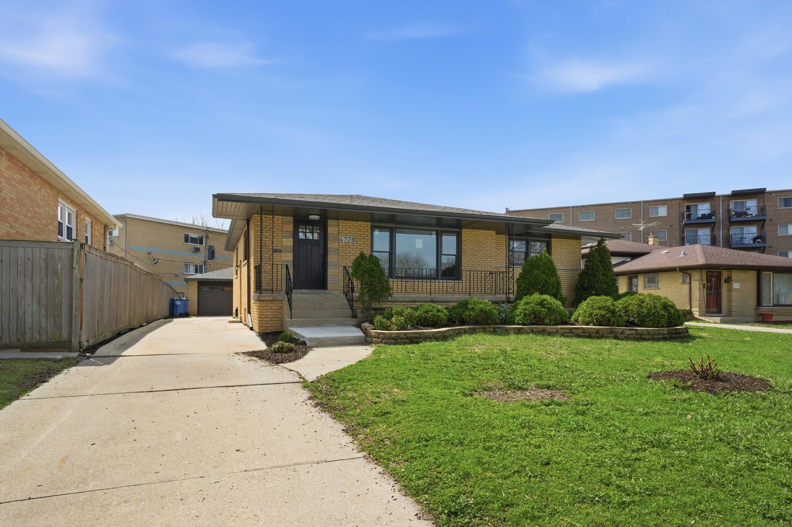 4728 W 99th Place, Oak Lawn, IL 60453