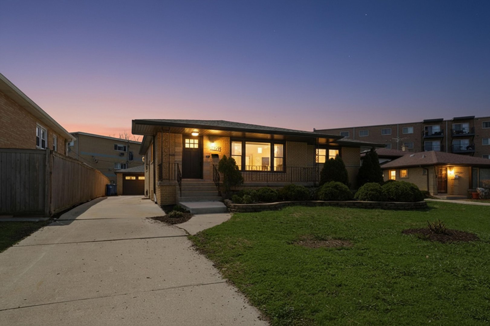 4728 W 99th Place, Oak Lawn, IL 60453