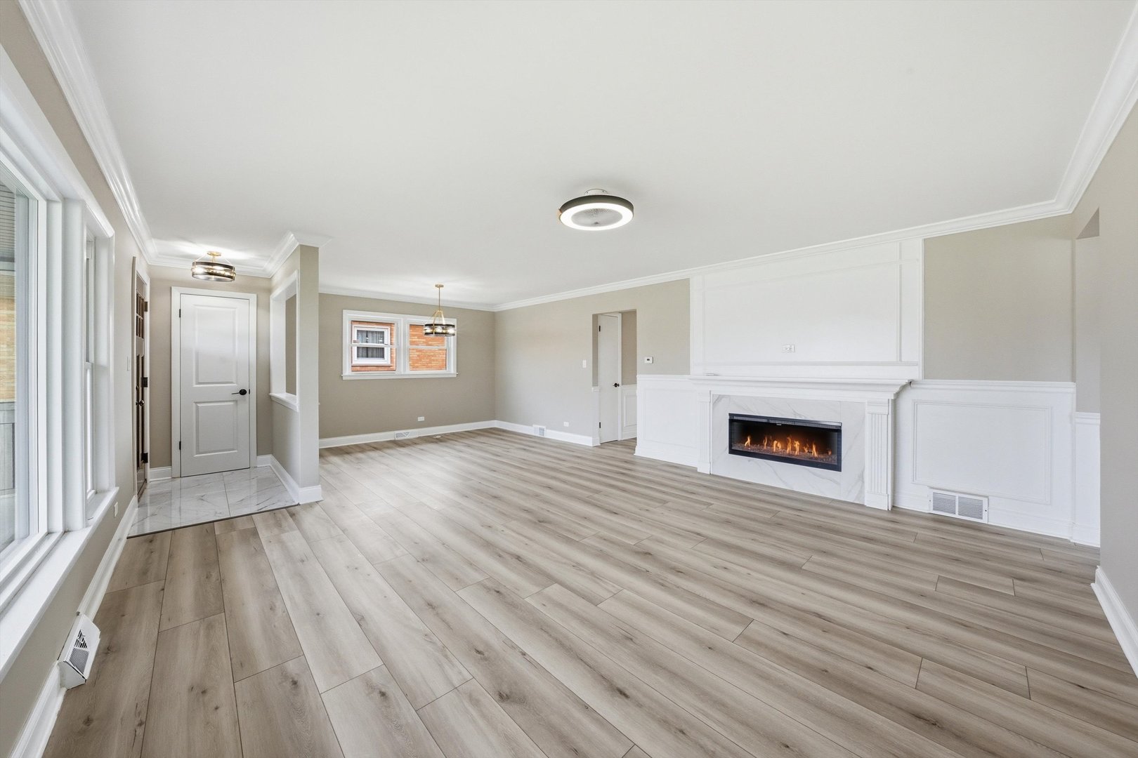 4728 W 99th Place, Oak Lawn, IL 60453