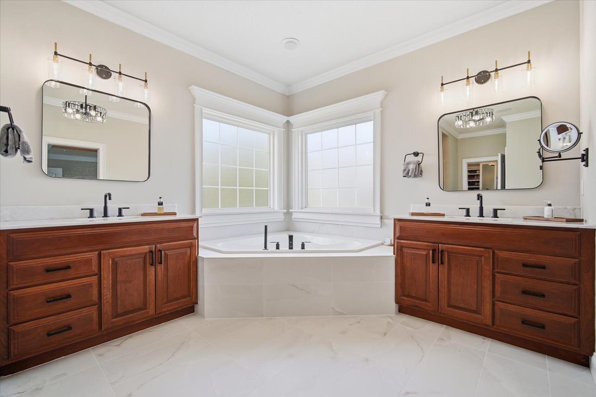 5 Mackenzie Court, Bloomington, IL 61704