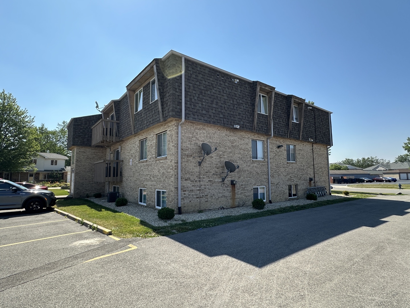 2390 Bicentennial Avenue #4, Crest Hill, IL 60403