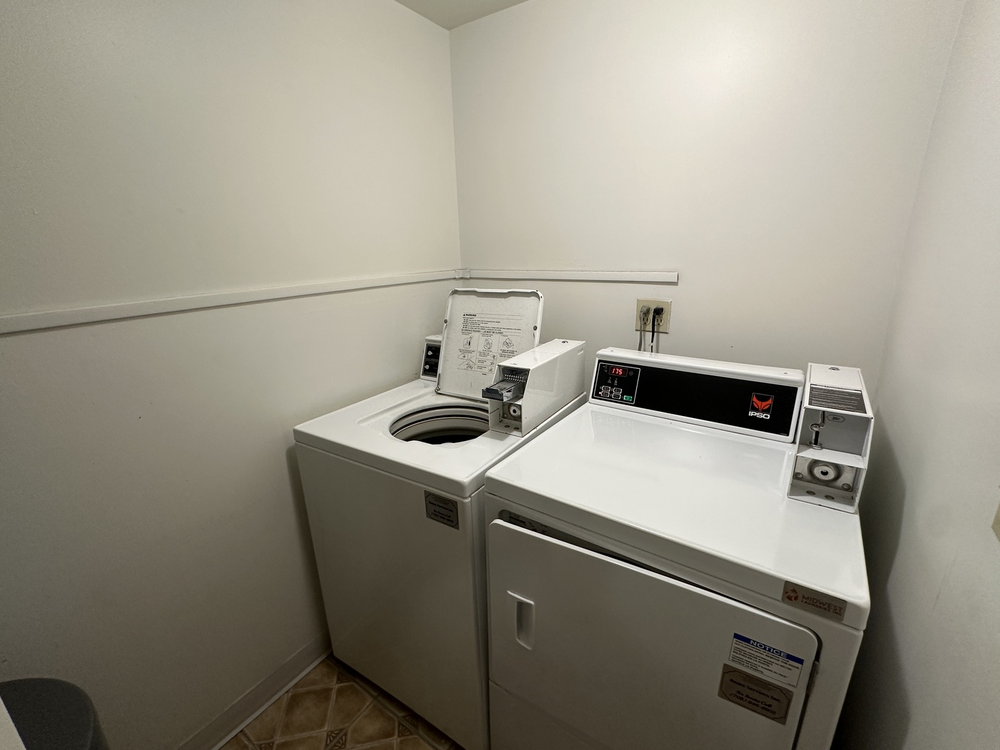 2390 Bicentennial Avenue #4, Crest Hill, IL 60403