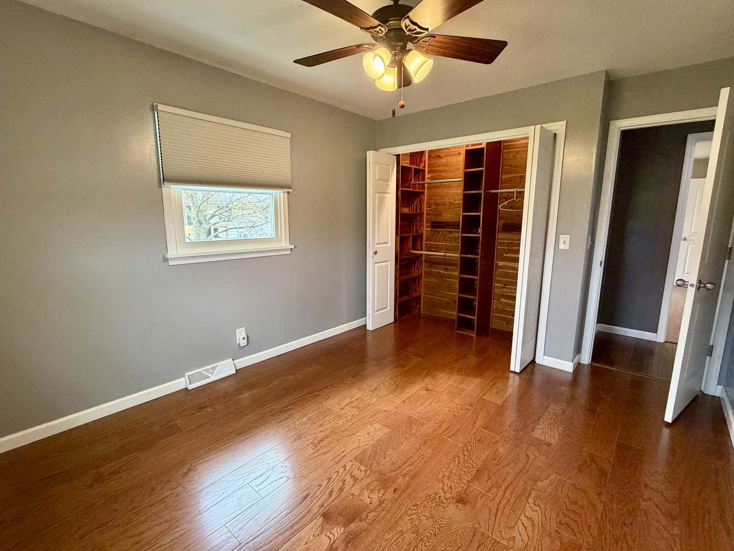 702 S Grant Street, Clinton, IL 61727