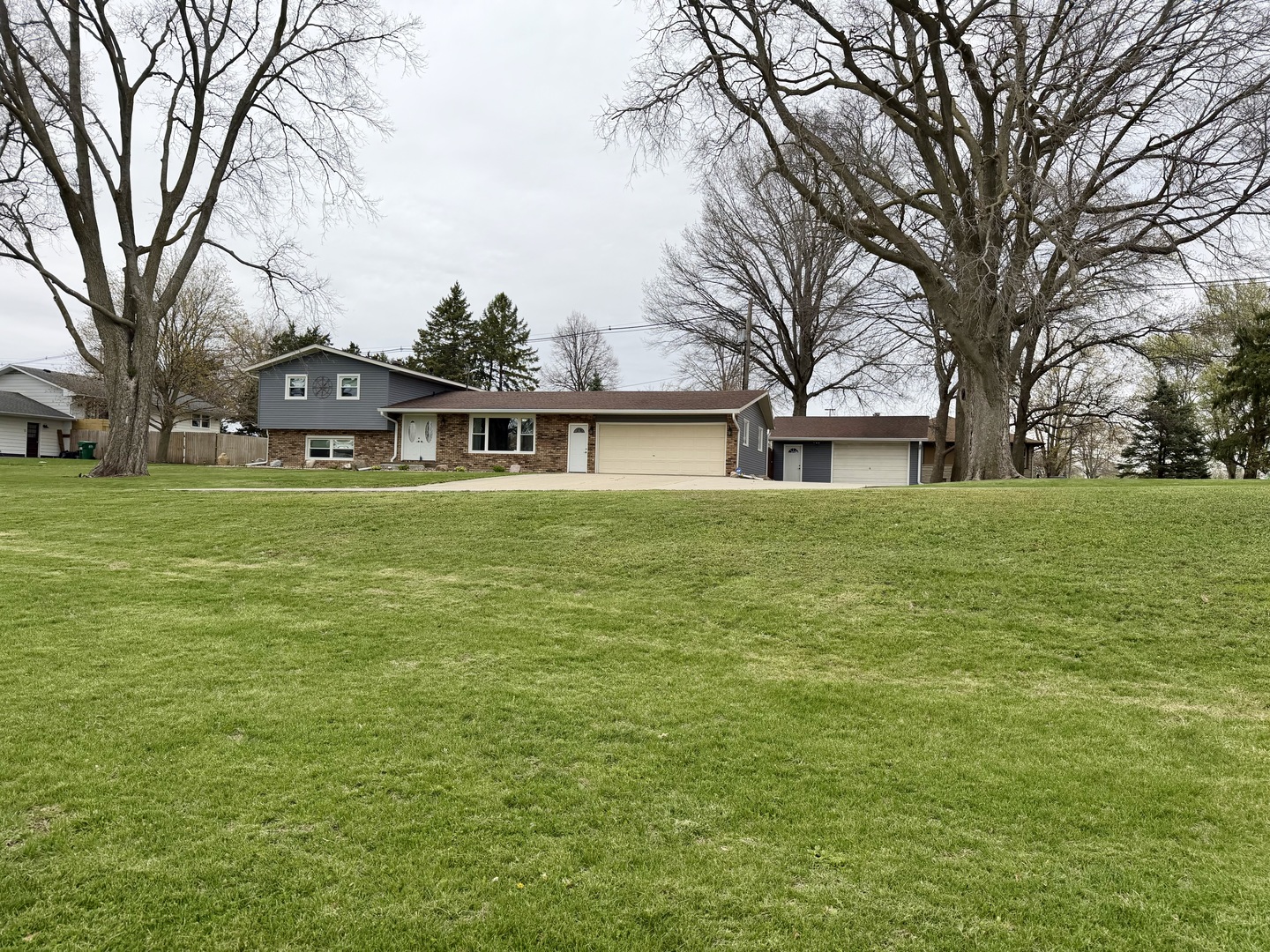 702 S Grant Street, Clinton, IL 61727