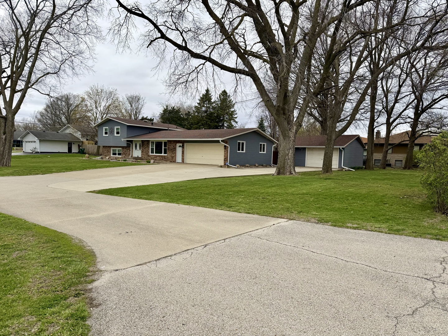702 S Grant Street, Clinton, IL 61727
