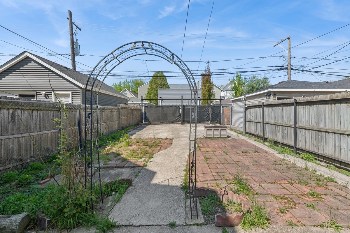 3412 W mclean Avenue, Chicago, IL 60647