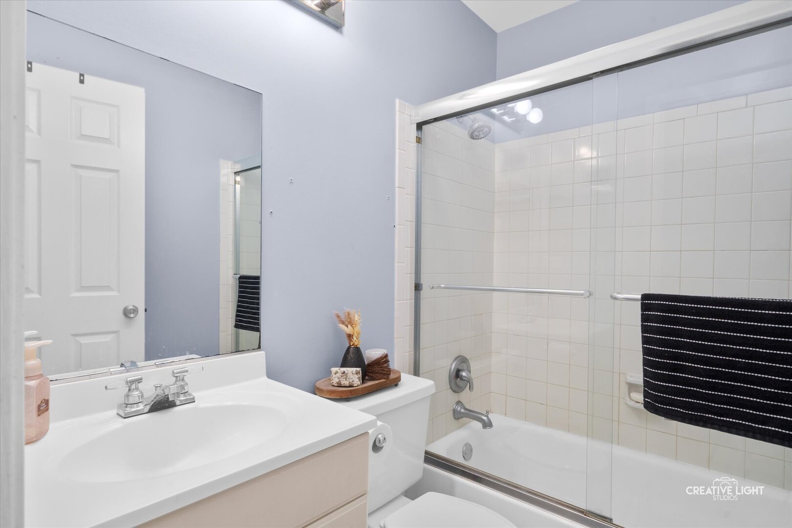 2437 Devonshire Court, Aurora, IL 60502