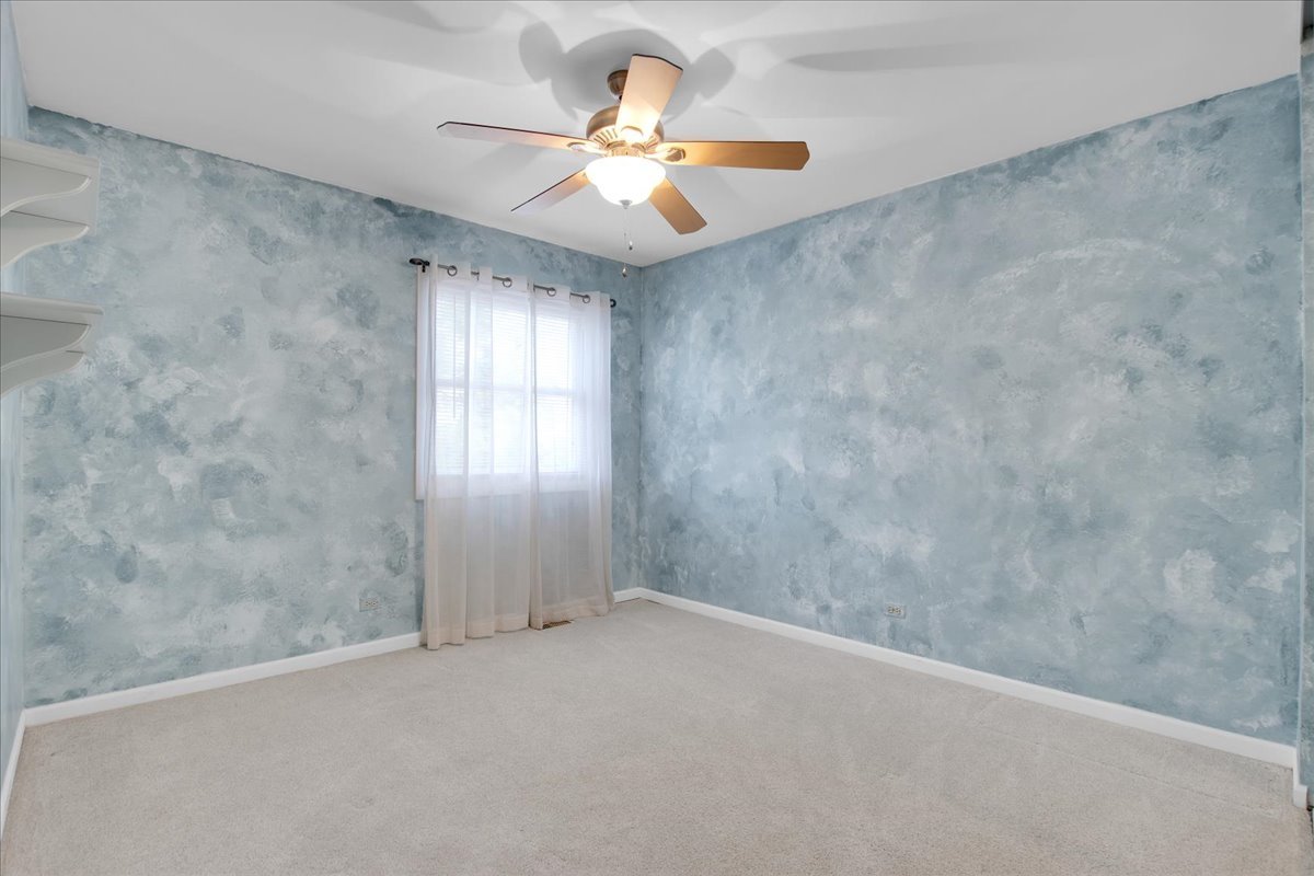 305 Abbey Lane, Vernon Hills, IL 60061