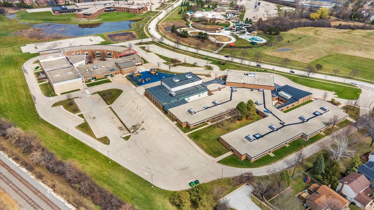 305 Abbey Lane, Vernon Hills, IL 60061