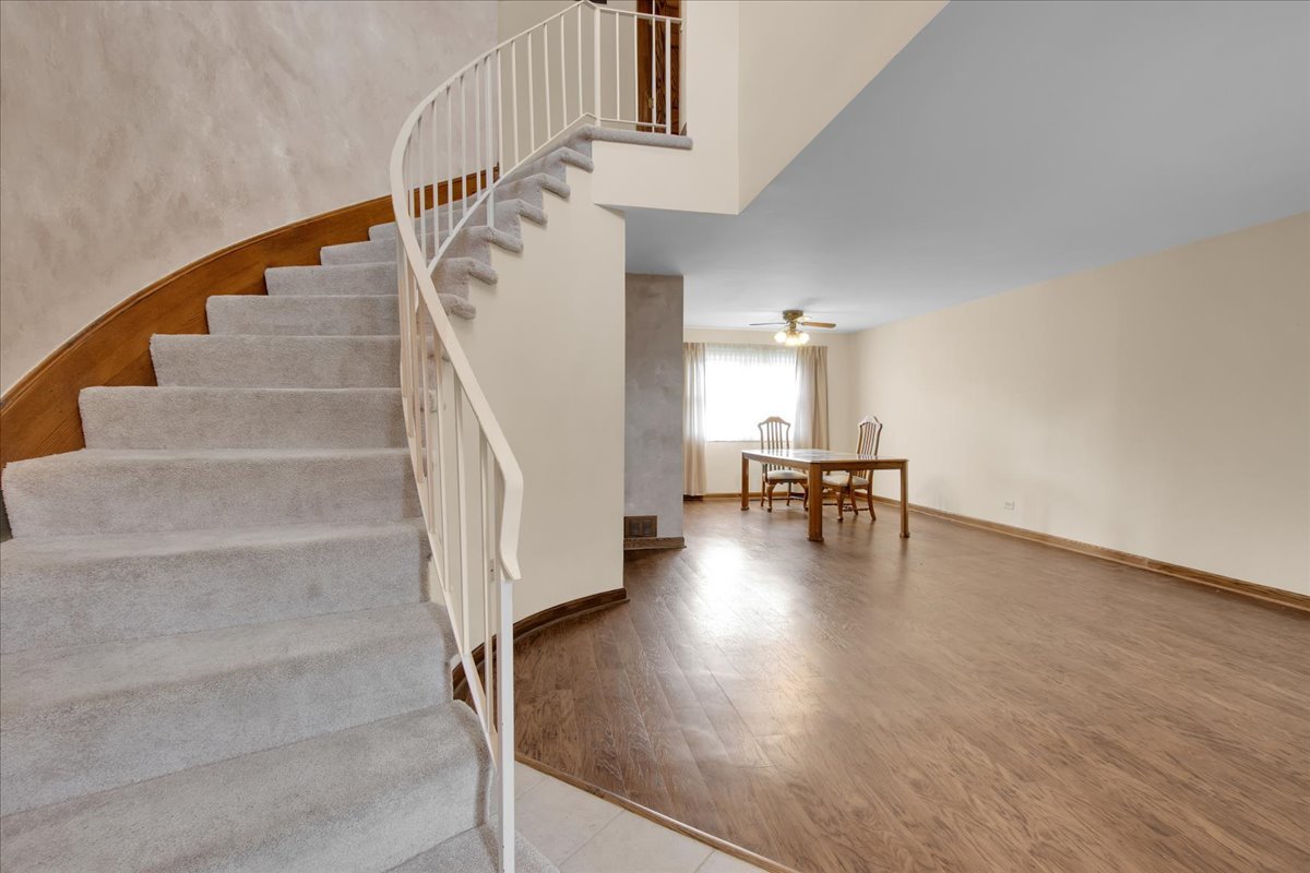 305 Abbey Lane, Vernon Hills, IL 60061