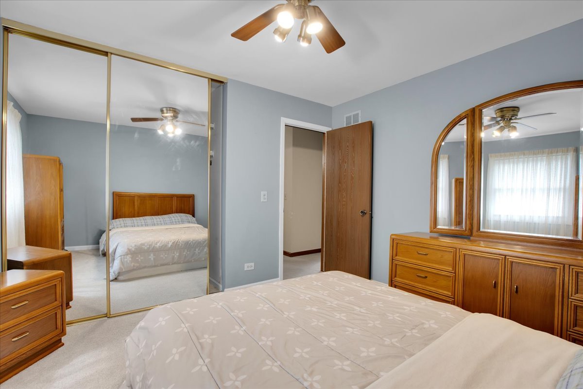 305 Abbey Lane, Vernon Hills, IL 60061