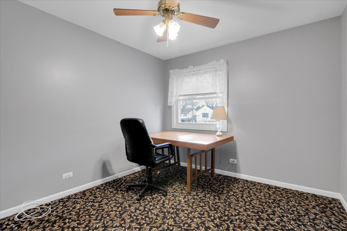 305 Abbey Lane, Vernon Hills, IL 60061