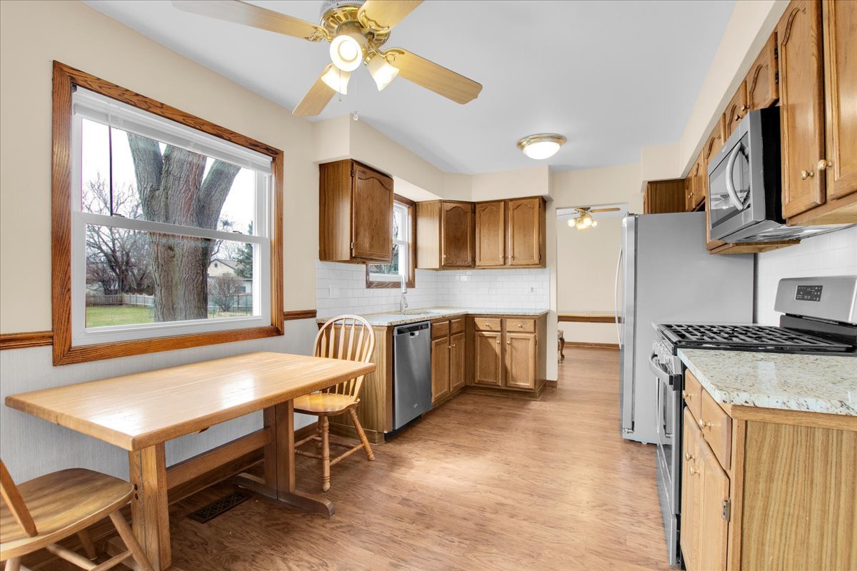 305 Abbey Lane, Vernon Hills, IL 60061