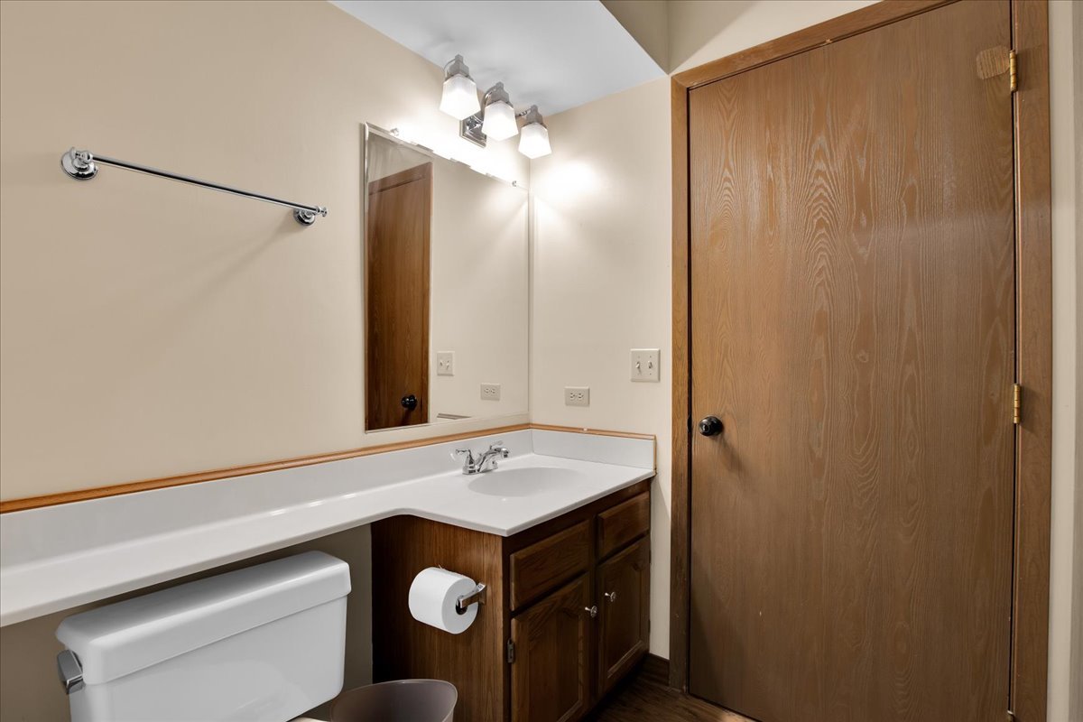 305 Abbey Lane, Vernon Hills, IL 60061