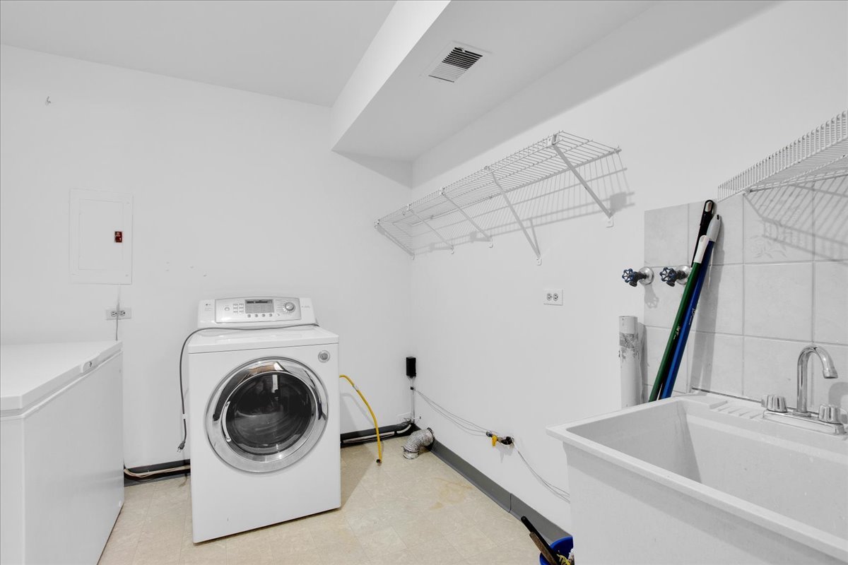 305 Abbey Lane, Vernon Hills, IL 60061