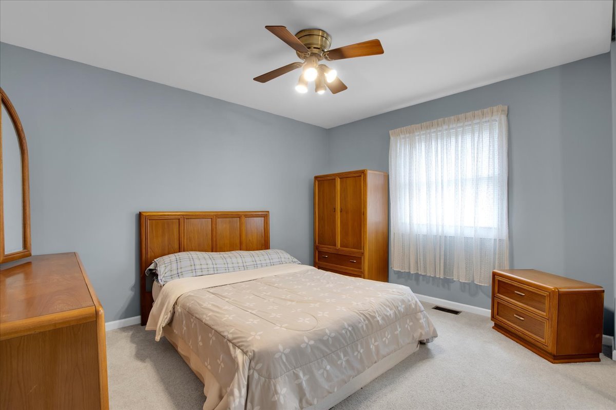 305 Abbey Lane, Vernon Hills, IL 60061