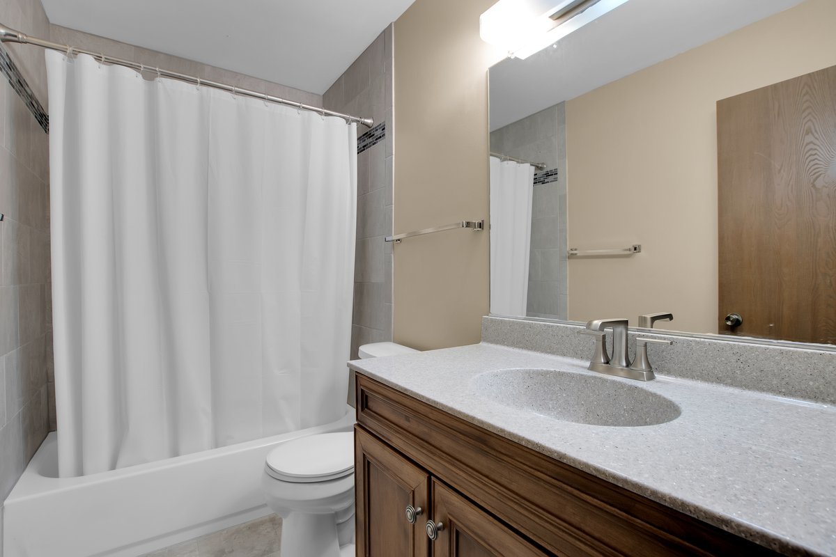 305 Abbey Lane, Vernon Hills, IL 60061