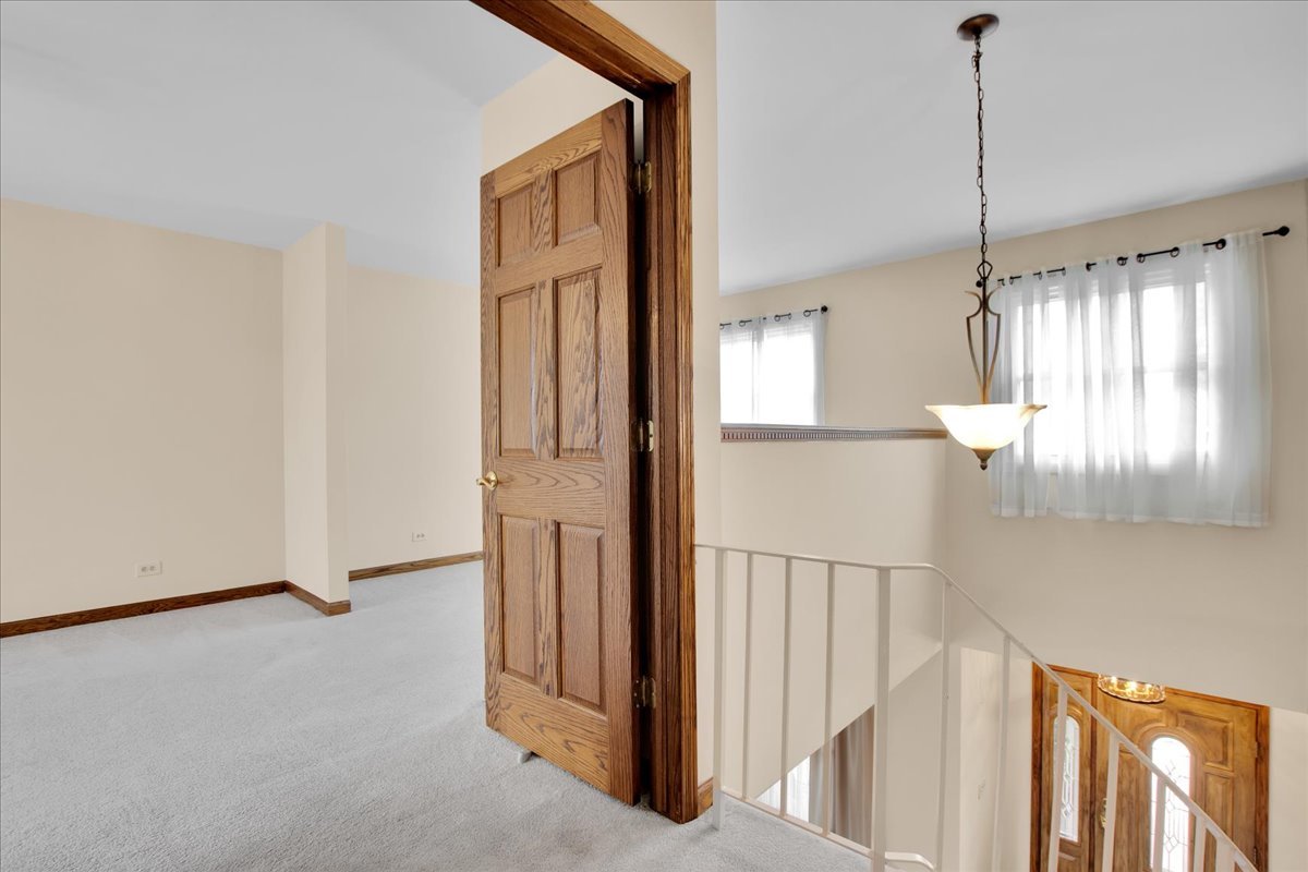 305 Abbey Lane, Vernon Hills, IL 60061