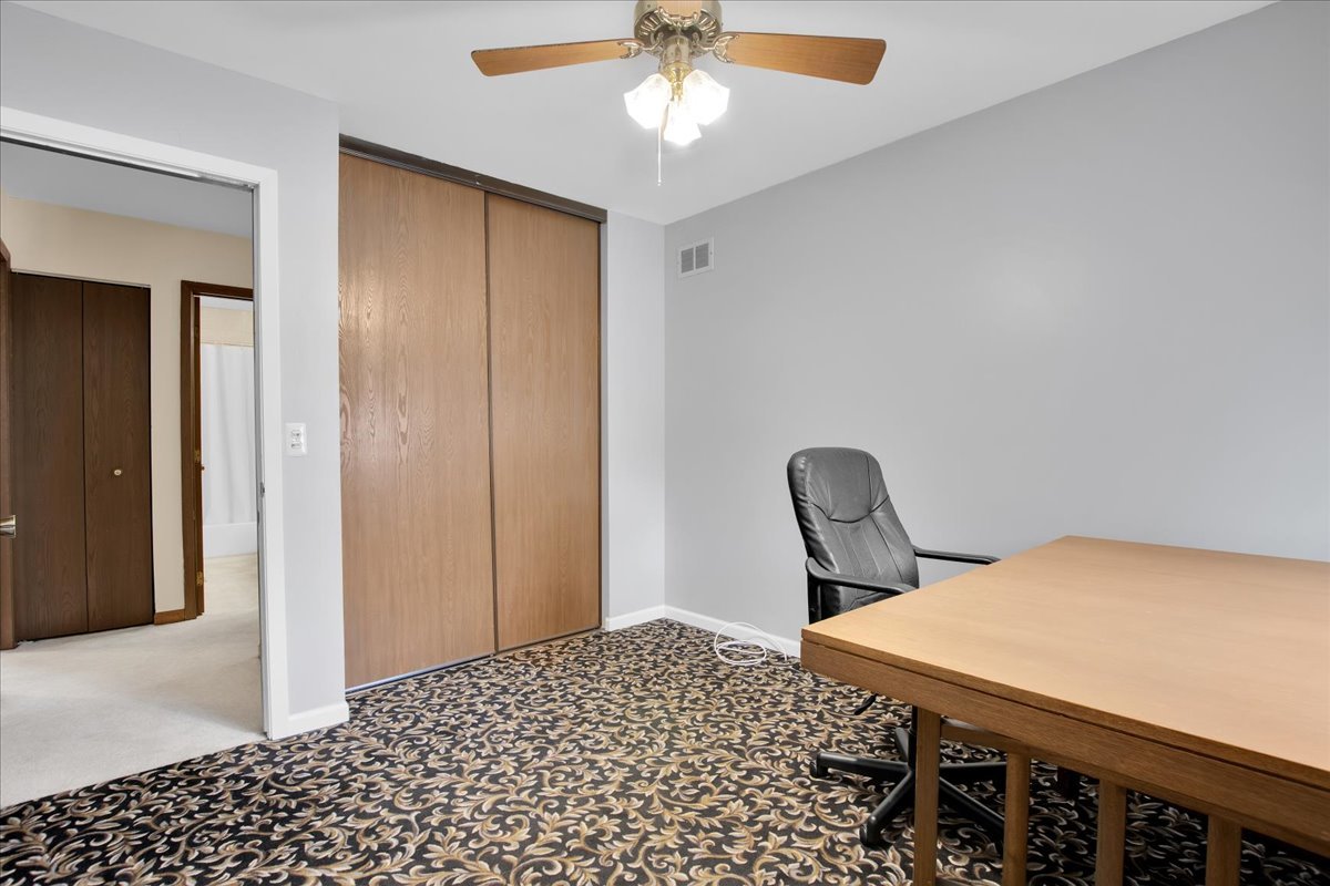 305 Abbey Lane, Vernon Hills, IL 60061