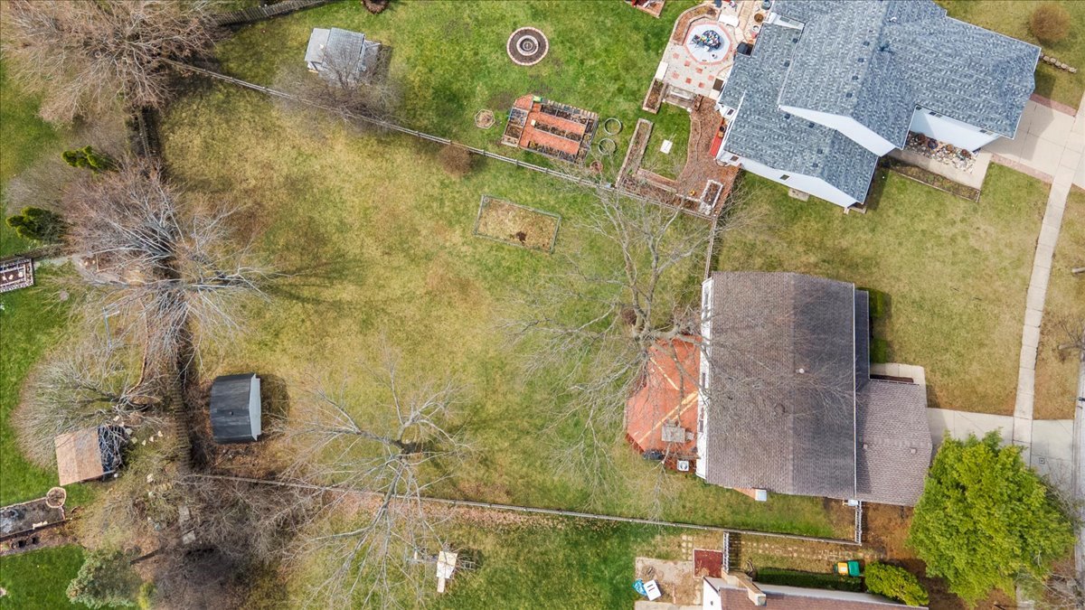 305 Abbey Lane, Vernon Hills, IL 60061