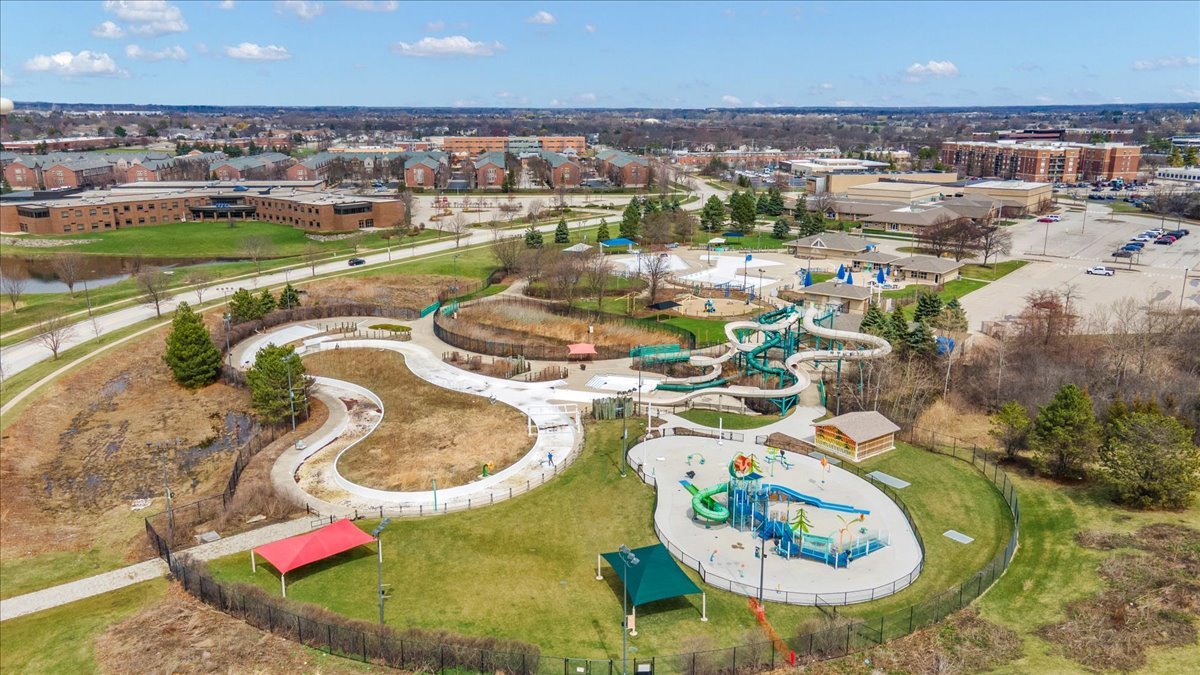 305 Abbey Lane, Vernon Hills, IL 60061