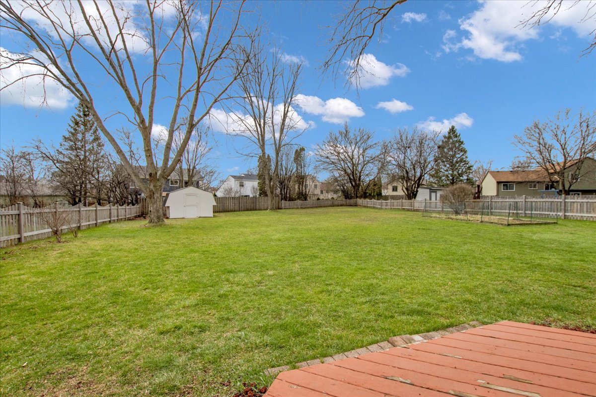 305 Abbey Lane, Vernon Hills, IL 60061