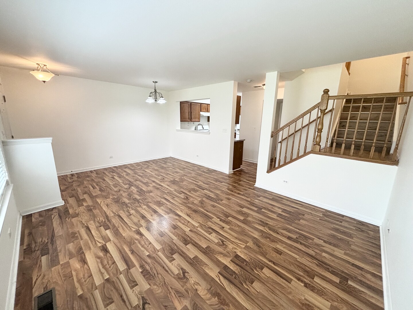 652 Lincoln Station Drive, Oswego, IL 60543