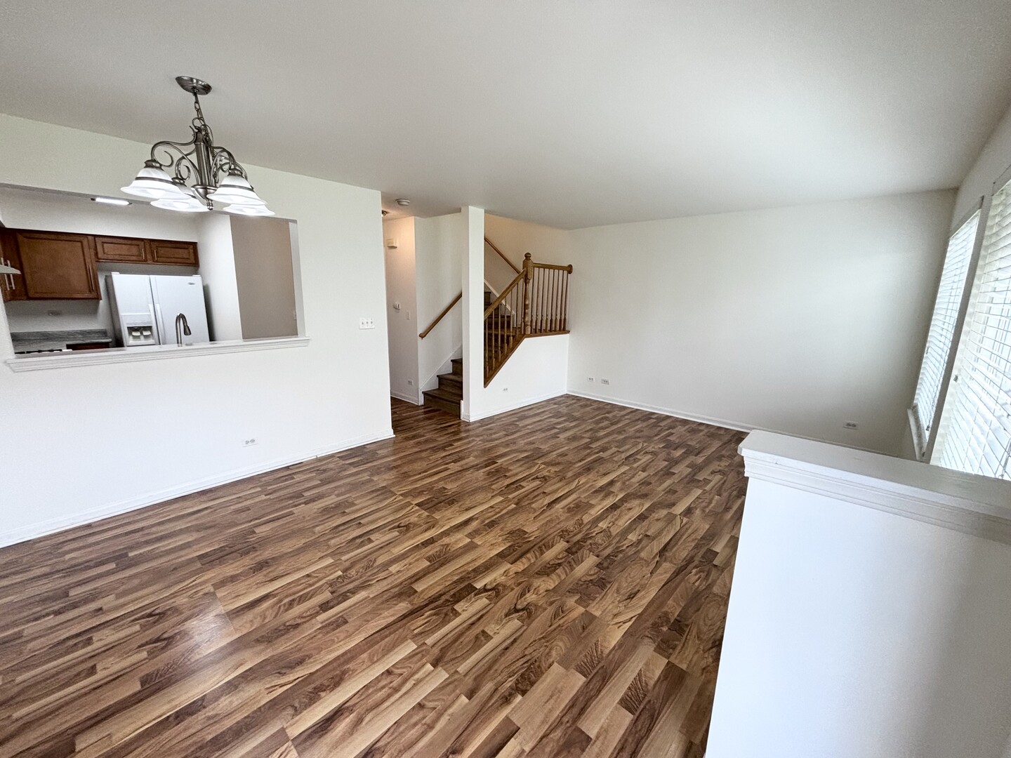 652 Lincoln Station Drive, Oswego, IL 60543