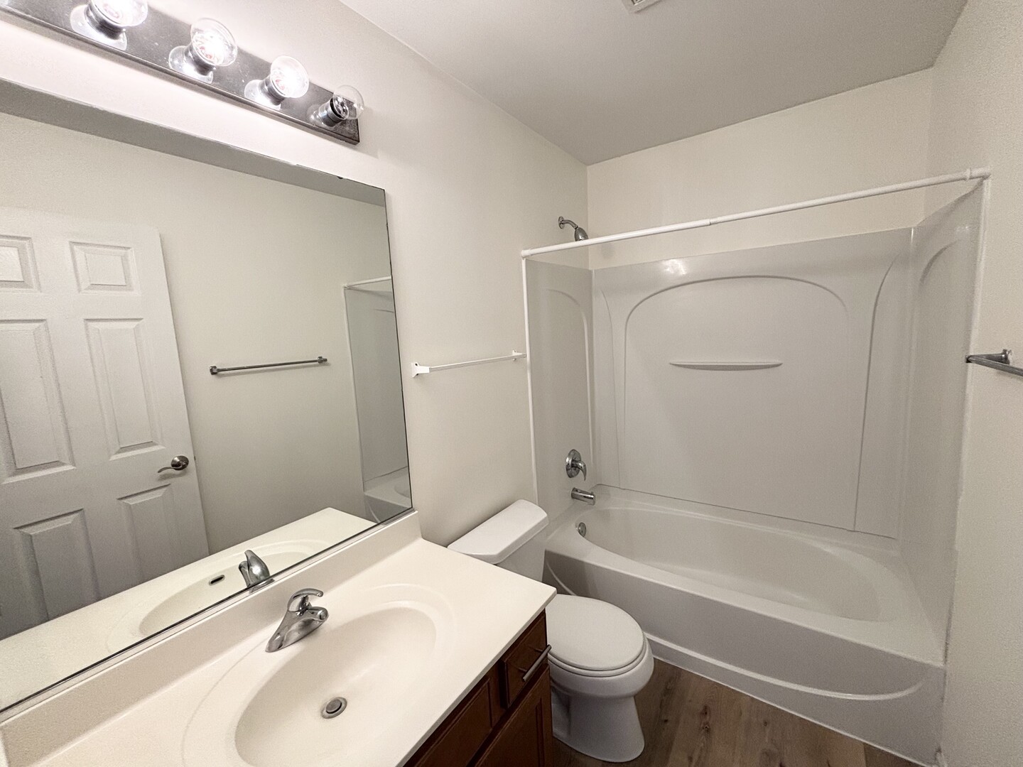 652 Lincoln Station Drive, Oswego, IL 60543