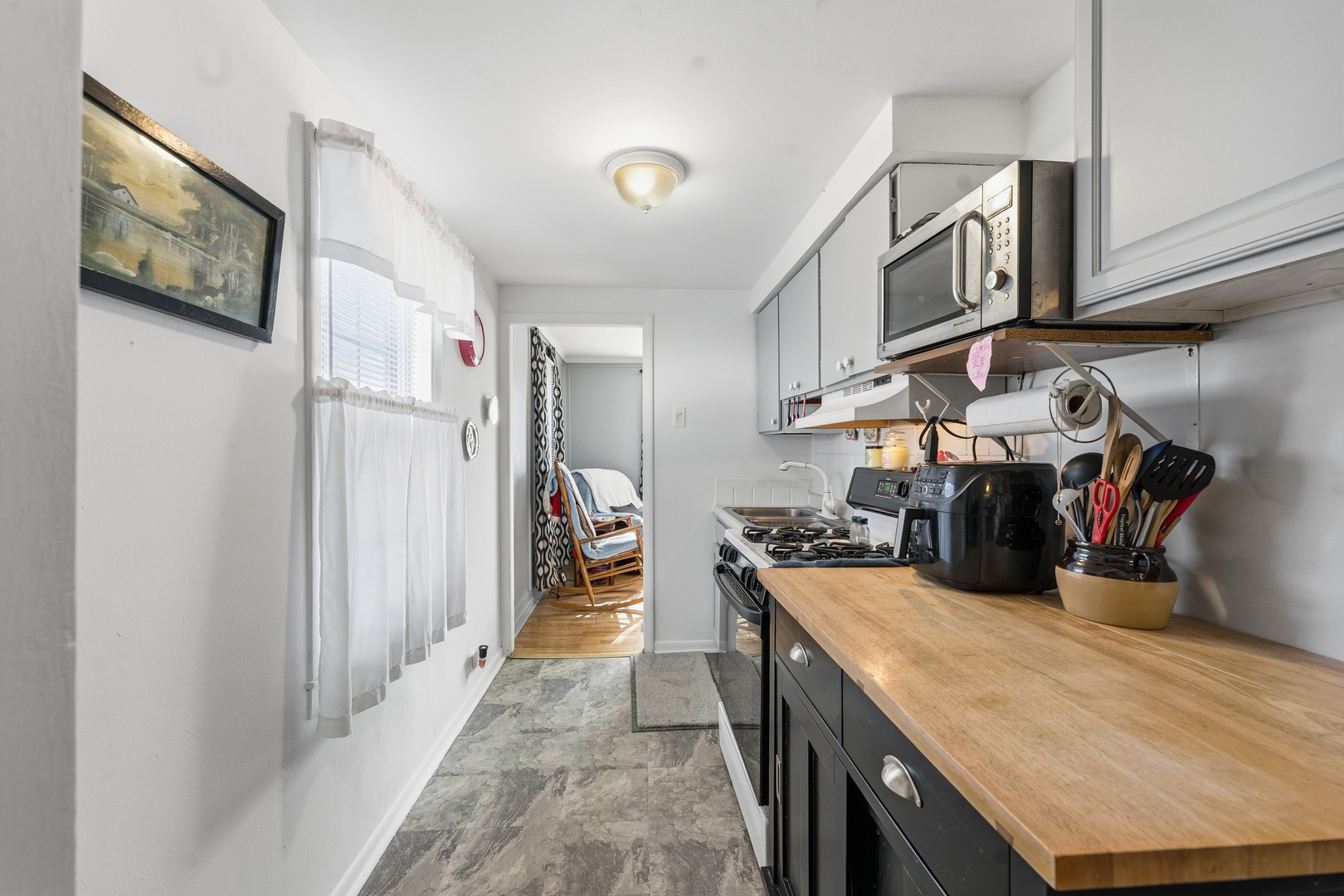 101 Oakleaf Road, Lake In The Hills, IL 60156