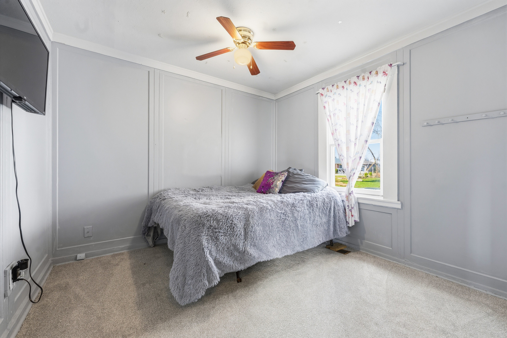 101 Oakleaf Road, Lake In The Hills, IL 60156