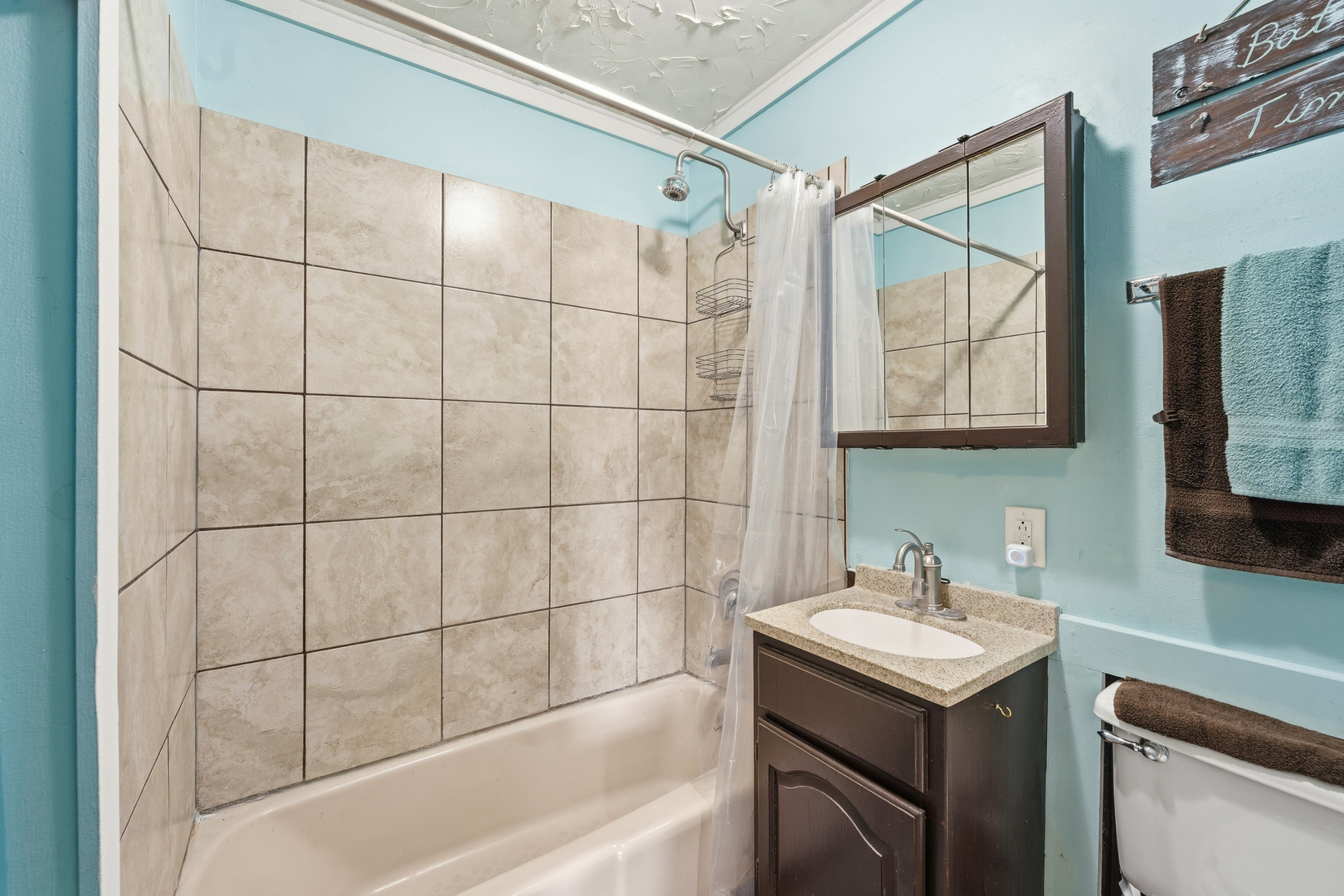 101 Oakleaf Road, Lake In The Hills, IL 60156