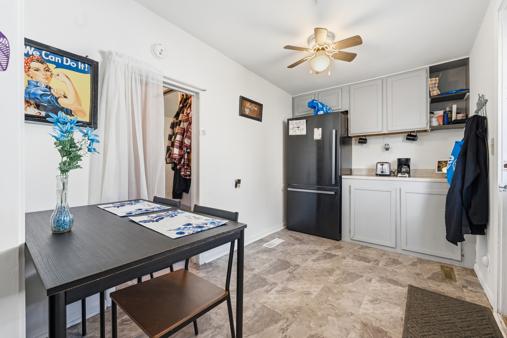 101 Oakleaf Road, Lake In The Hills, IL 60156